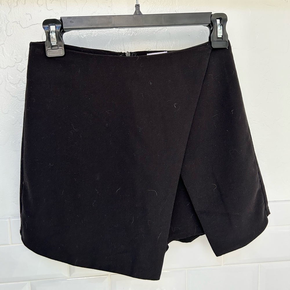 Oh Polly black skirt/ skort
